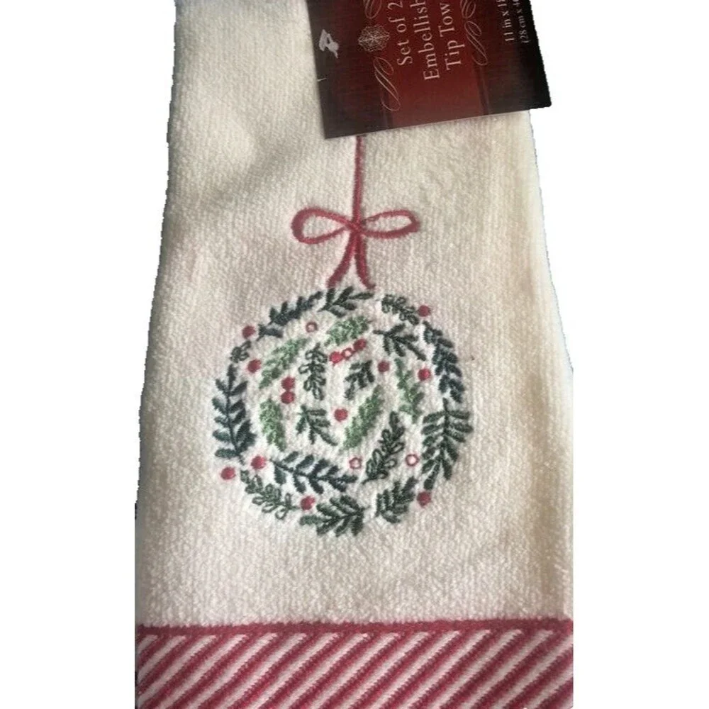 Christmas Fingertip Towels Ornament Wreath Cotton Embroidered Ivory Set of 2